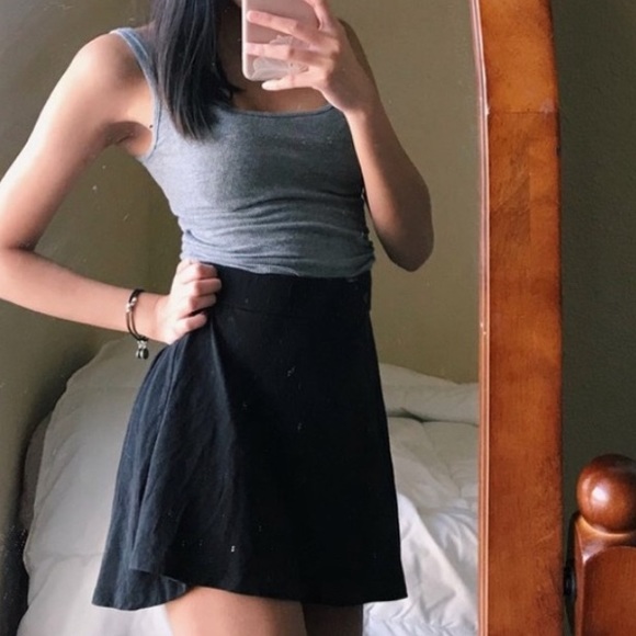 LIKE NEW! BASIC BLACK CIRCLE SKATER MINI SKIRT! - Picture 2 of 3